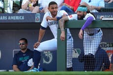 Elevado de sacrificio de Rodríguez ayuda a Marineros a dejar en el terreno por 4-3 a los Gigantes