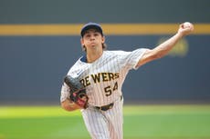 Cerveceros vencen 3-1 a Marlins con jonrón de 3 carreras de Contreras en la novena
