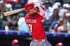 Stephenson sacude 2 jonrones y los Rojos resisten 3 de Goodman para vencer 9-6 a Rockies