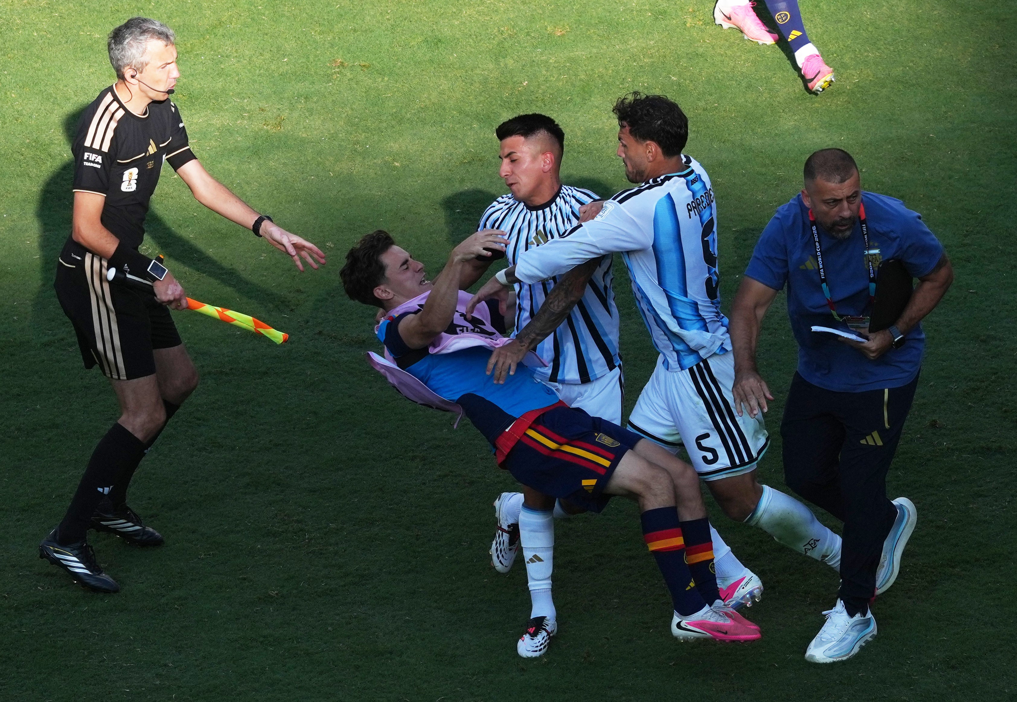 Leandro Paredes se involucró en una pelea tras la conclusión de la final de la Copa del Mundo