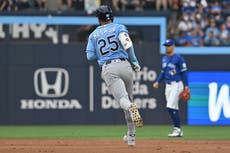 Rays conectan 3 jonrones solitarios y Martínez lanza 6 en triunfo 7-1 ante Azulejos