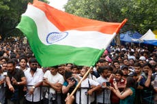 Movimiento de las Cucarachas en la India juran continuar protesta hasta que renuncie ministro
