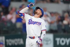 Rocker permite 1 hit en 6 innings y Rangers logran 18 imparables para vapulear 10-0 a Medias Blancas