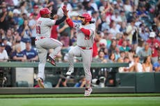 Suárez pega jonrón ante su equipo anterior y Rojos se imponen 4-2 a Marineros