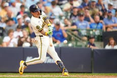 Joey Ortiz roza el ciclo y los Cerveceros vencen 4-3 a los Mets en un final tenso