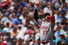 Jonrón de 3 carreras de Stewart da ventaja a Rojos, que vencen 5-3 a Marineros