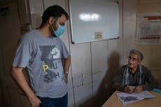 Liberan con restricciones a activista Khurram Parvez y periodista Irfan Mehraj en Cachemira