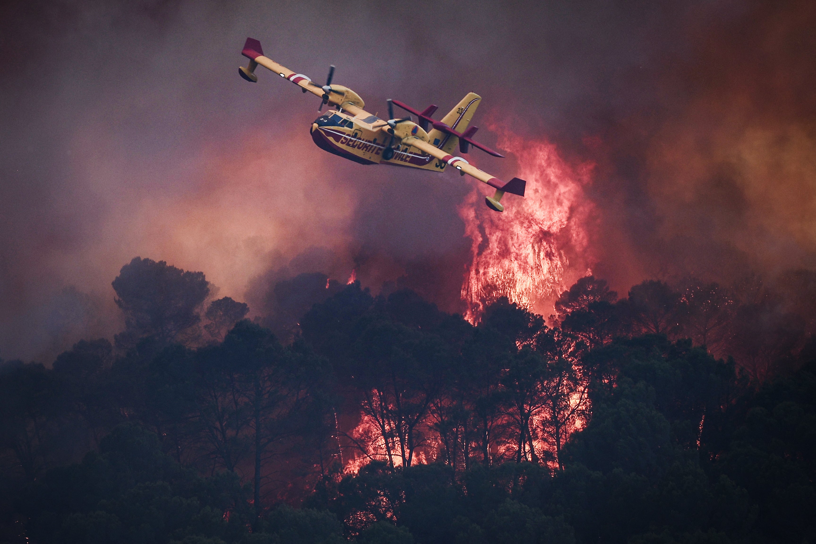 Más de 20.000 evacuados por incendios en el sur de Europa