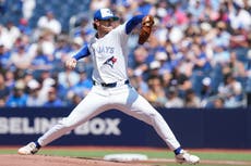 Shane Bieber lanza 7 entradas, su máximo de la temporada, y Azulejos vencen 3-1 a Rays