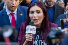 Laura Loomer se reúne con Zelenskyy en Ucrania tras modificar su postura sobre la guerra