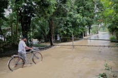 Inundaciones por monzón causan al menos 50 muertos y 700.000 desplazados en India
