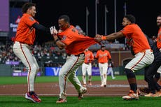 Devers pega jonrón temprano y decide en la 10ma el triunfo de Gigantes, 8-6 ante Angelinos