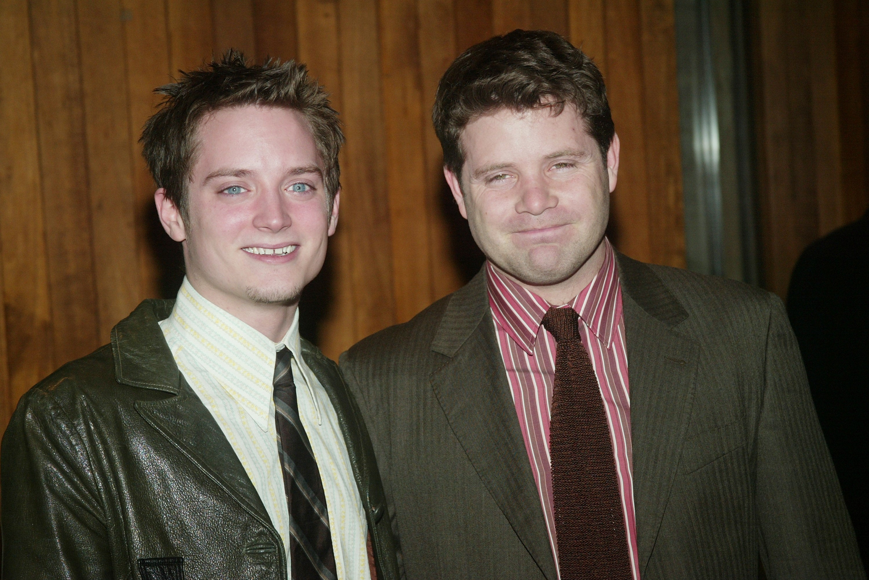 Elijah Wood (a la izquierda) y Sean Astin en 2004, un año después del estreno de la última película de ‘El Señor de los Anillos’