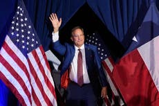 Años de escándalos no han frenado a Ken Paxton. ¿Puede James Talarico cambiar eso?