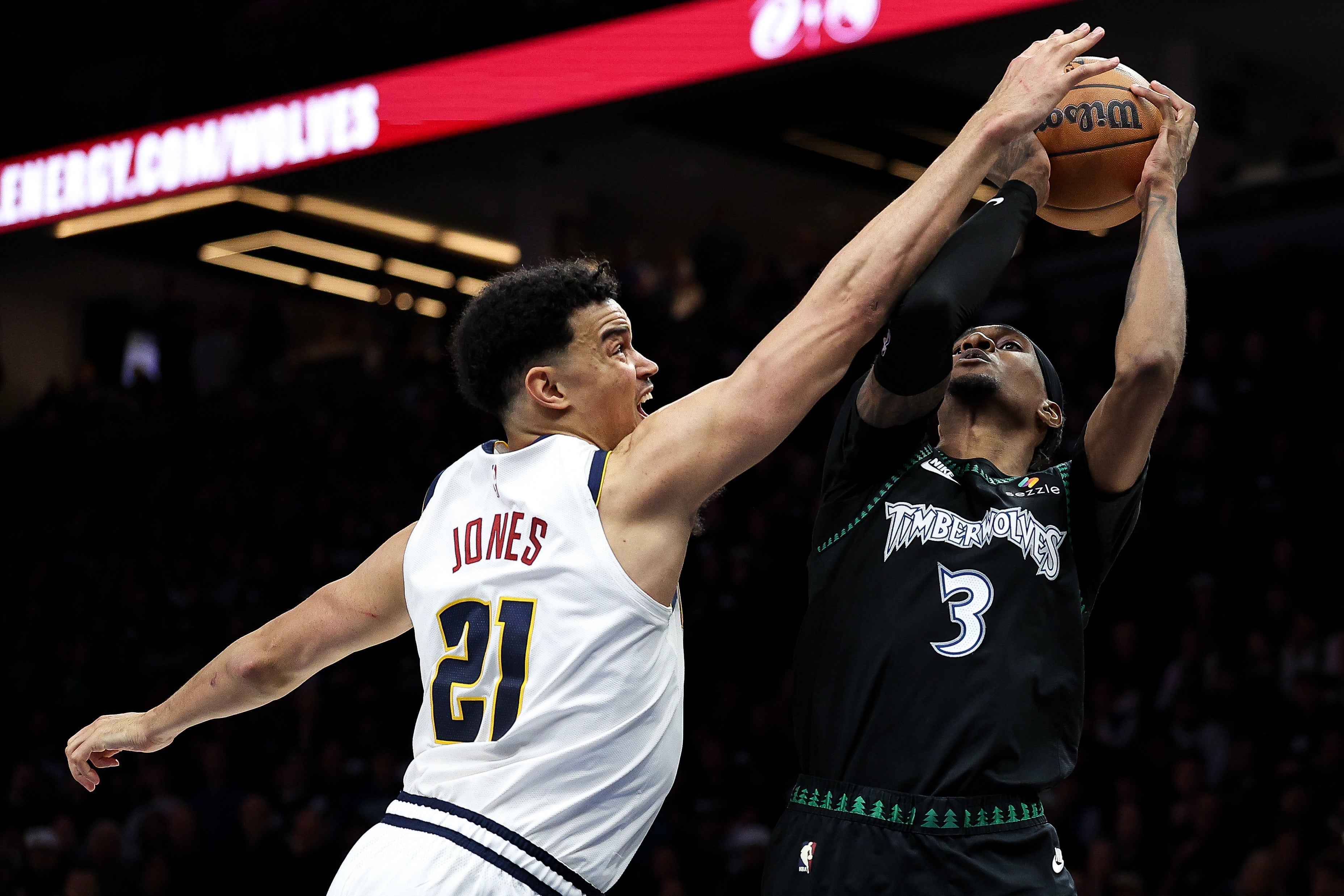 Nuggets igualan la oferta del Thunder para tener a Spencer Jones por 3ra temporada