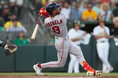 El grand slam de Ceddanne Rafaela impulsa a los Medias Rojas sobre los Atléticos 4-2
