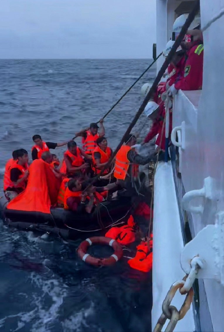 Suben a 48 los sobrevivientes tras naufragio de barco vietnamita en el mar de China Meridional
