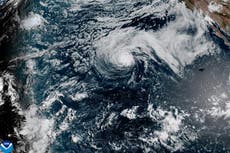 El huracán Genevieve ruge en el Pacífico mientras Fausto remite a tormenta tropical cerca de Hawai