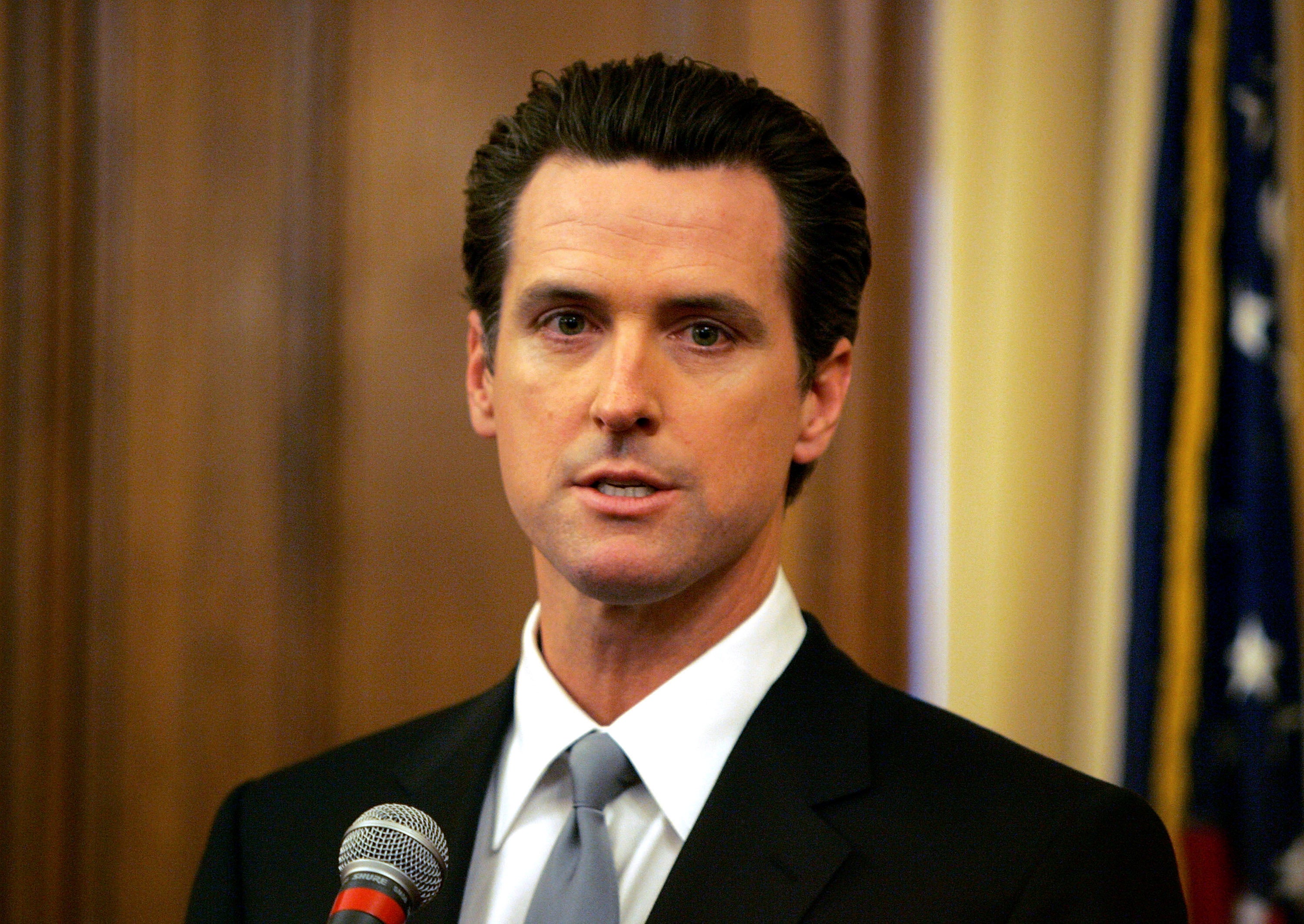 La asistente que mantuvo una relación extramatrimonial con el entonces alcalde de San Francisco, Gavin Newsom, mientras estaba casada con el director de su campaña, ha hablado por primera vez en 20 años y con todo detalle sobre aquella dura experiencia. Newsom ofreció una rueda de prensa para abordar el escándalo en 2007 (en la imagen)