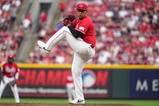 Jonrón de JJ Bleday y atrapada de Dane Myers ayudan a Rojos a vencer 2-0 a Guardianes
