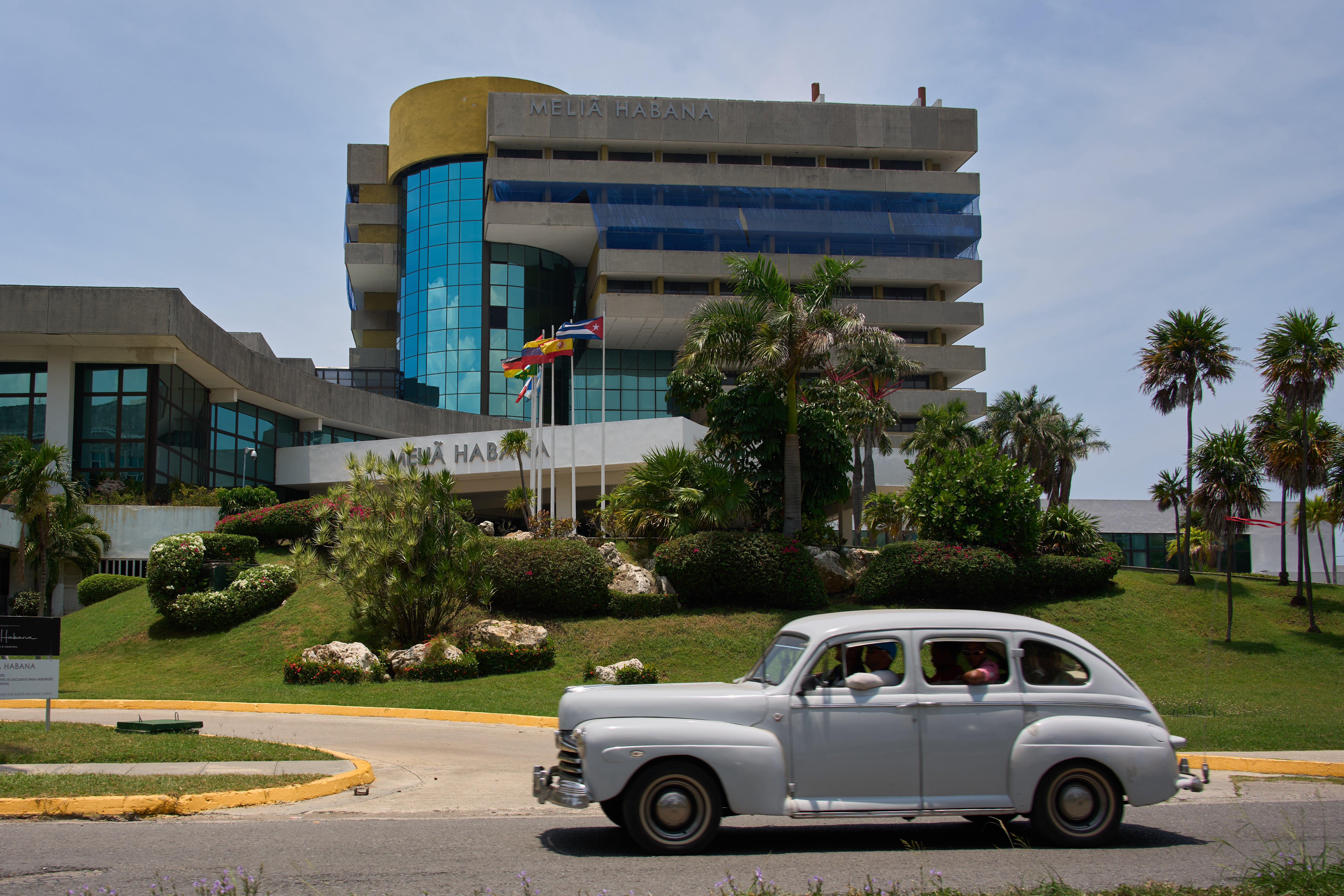 Cuba amplía permisos para el sector privado desde farmacias a explotación petrolera