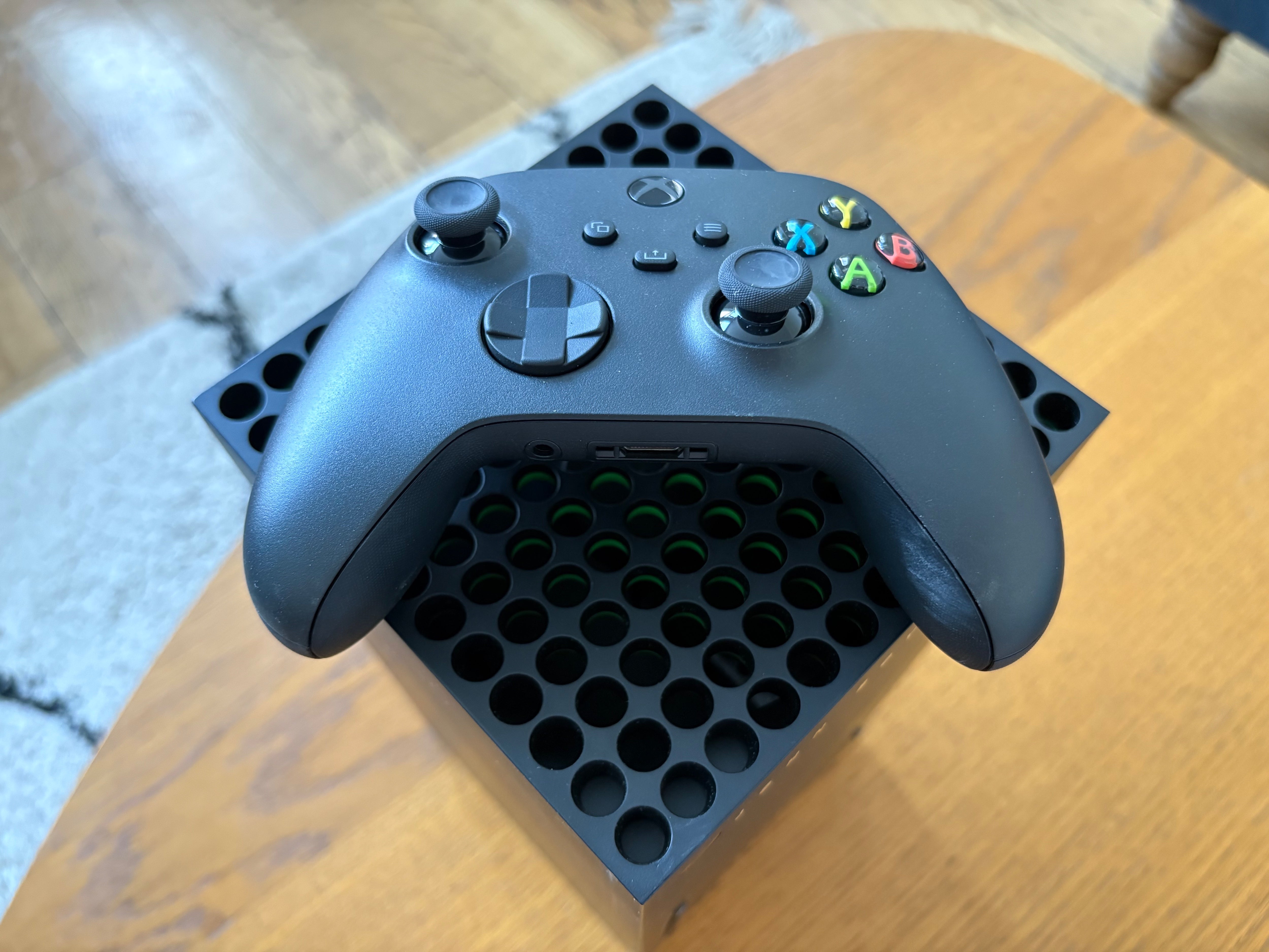 Consola Xbox Series X y control inalámbrico