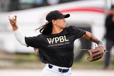 Una nueva liga marca otro gran momento en la historia dispersa del béisbol profesional femenino