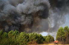 Tiempo más fresco y posibles lluvias llegan a la región francesa arrasada por el fuego