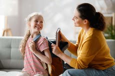 Hasta dónde llegan los padres para poder pagar los útiles escolares