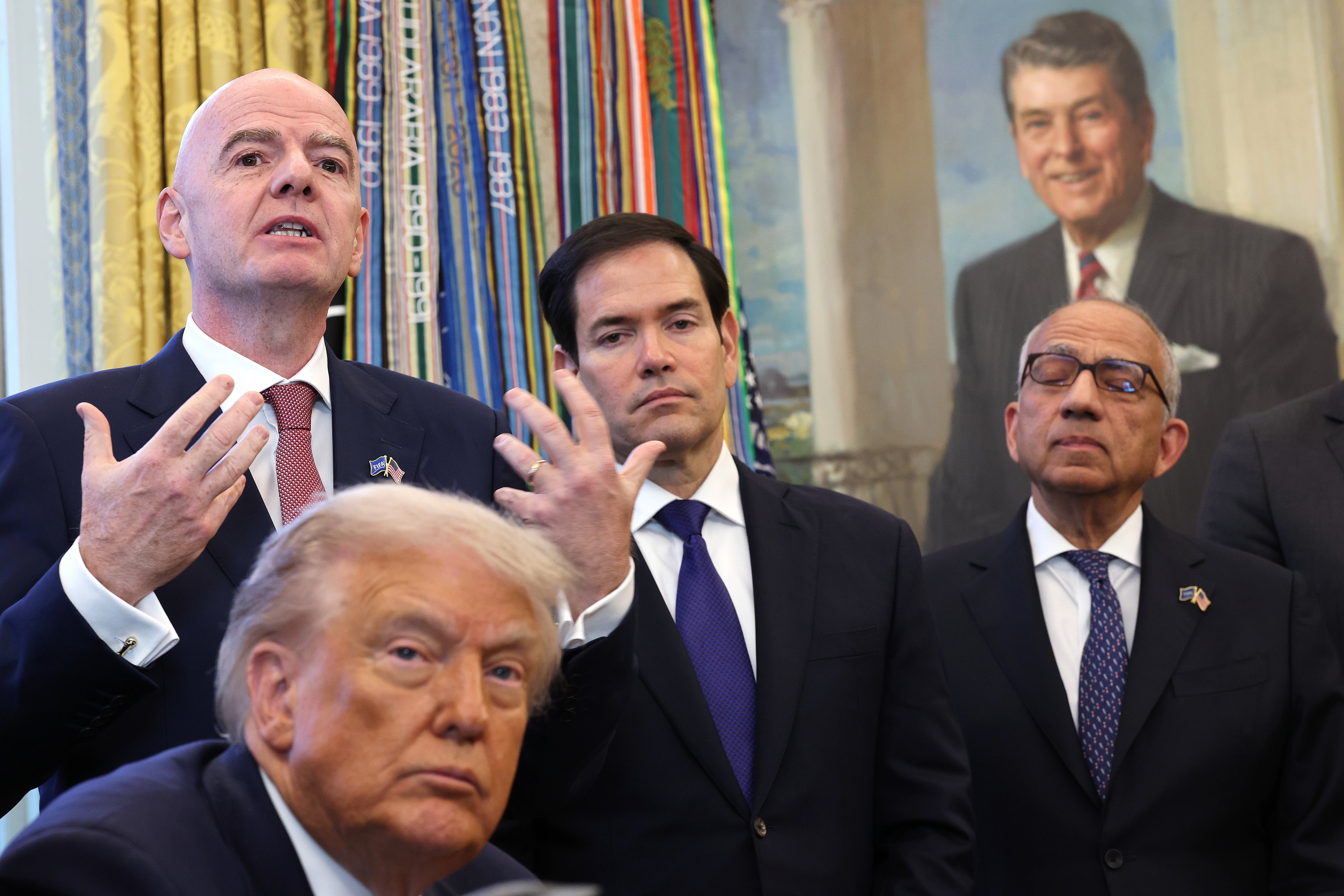 Trump respaldó a Infantino en medio de la creciente presión para que el presidente de la FIFA renuncie a su cargo