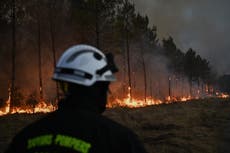 Bomberos combaten los últimos focos de un monstruoso incendio en el suroeste de Francia