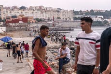 "Solo quiero una oportunidad": Marroquíes buscaban futuro mejor en cruce colectivo a suelo español