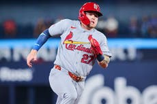 Hit de desempate de Fermín en la 9na de 4 carreras ayuda a Cardenales a vencer 5-1 a Azulejos