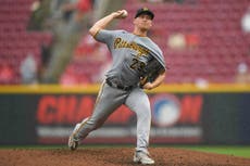 Burns gana su 12ª decisión seguida, Stewart pega su 24º HR y los Rojos vencen 10-2 a Piratas