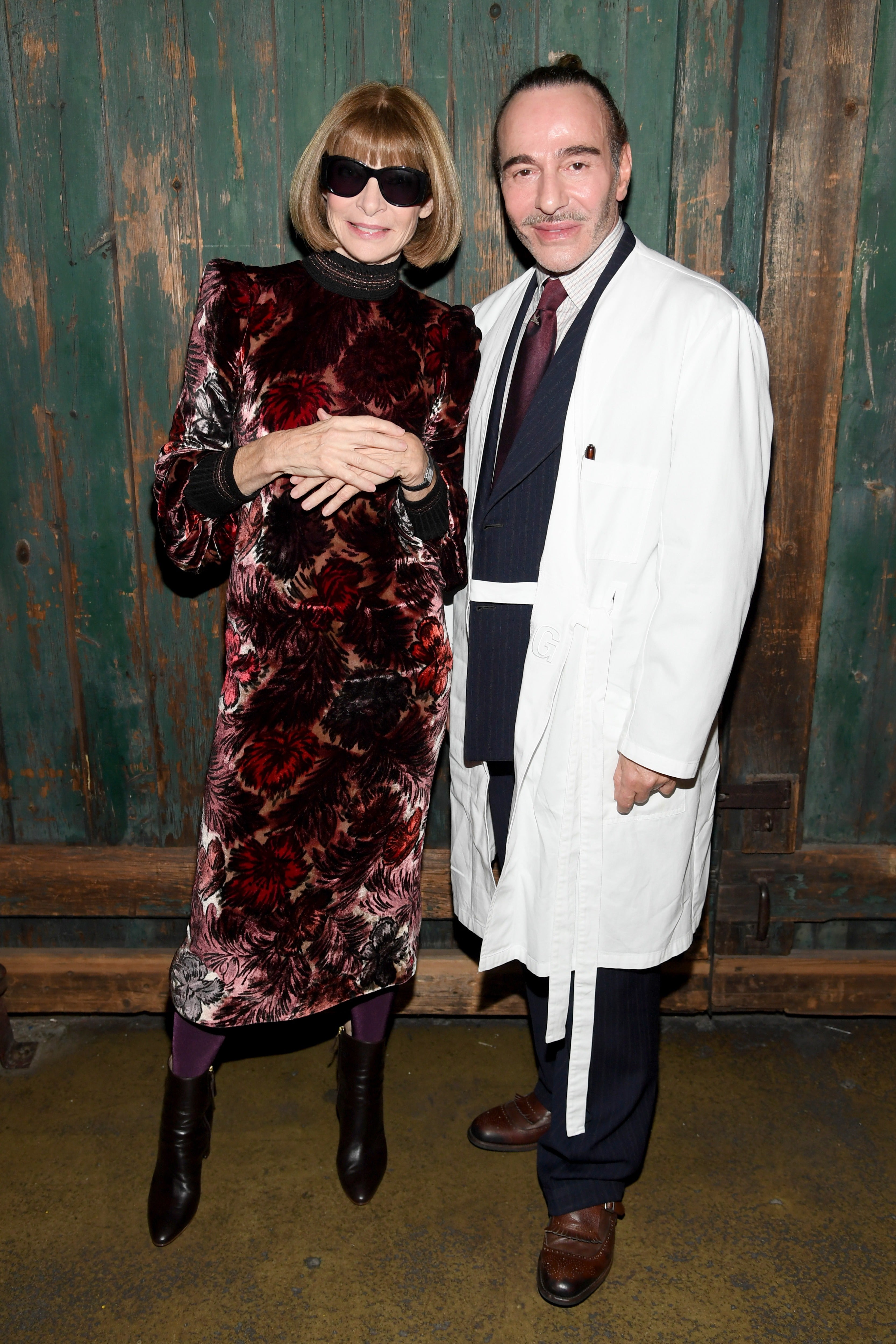 Anna Wintour, presidenta de la Met Gala, ha apoyado al diseñador de moda John Galliano desde el inicio de su carrera