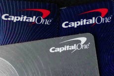 Capital One dice que cerró cuentas bancarias de Trump por posible lavado de dinero