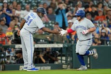 Kirk pega jonrón y los Azulejos cortan racha de 6 juegos de Astros con triunfo 3-1