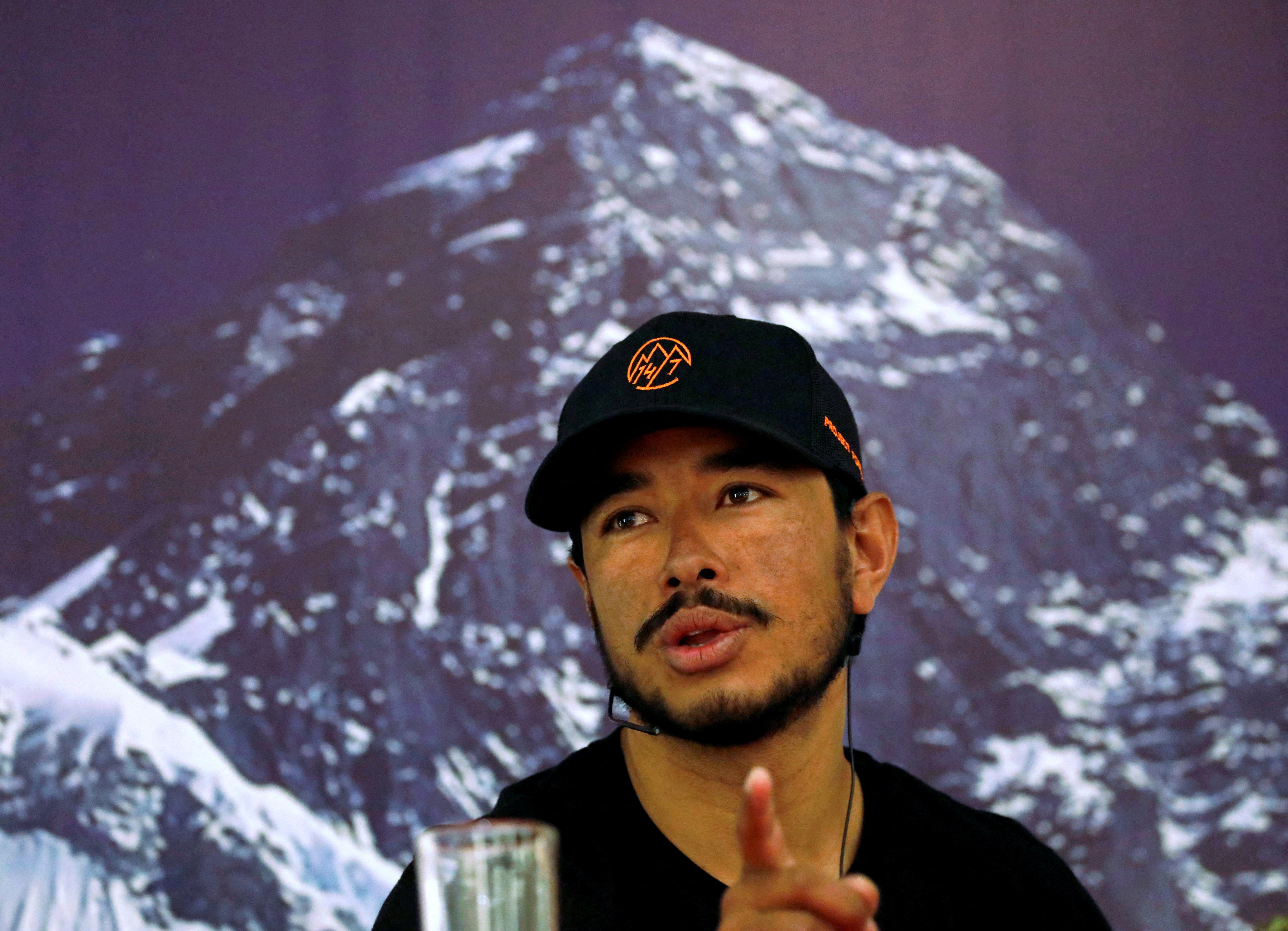 Nirmal Purja habla en una conferencia de prensa tras escalar el Monte Everest el 28 de mayo de 2019