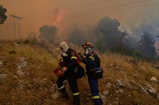 Bomberos se apresuran a contener incendios cerca de Atenas antes de que vuelvan vientos y calor