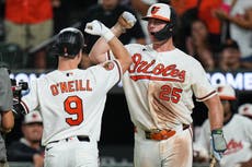 Pete Alonso conecta sencillo de 2 carreras y Orioles diezmados por canjes vencen 3-1 a Angelinos