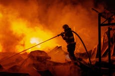 Al menos 15 muertos en un bombardeo ruso de misiles y drones en región de la capital ucraniana