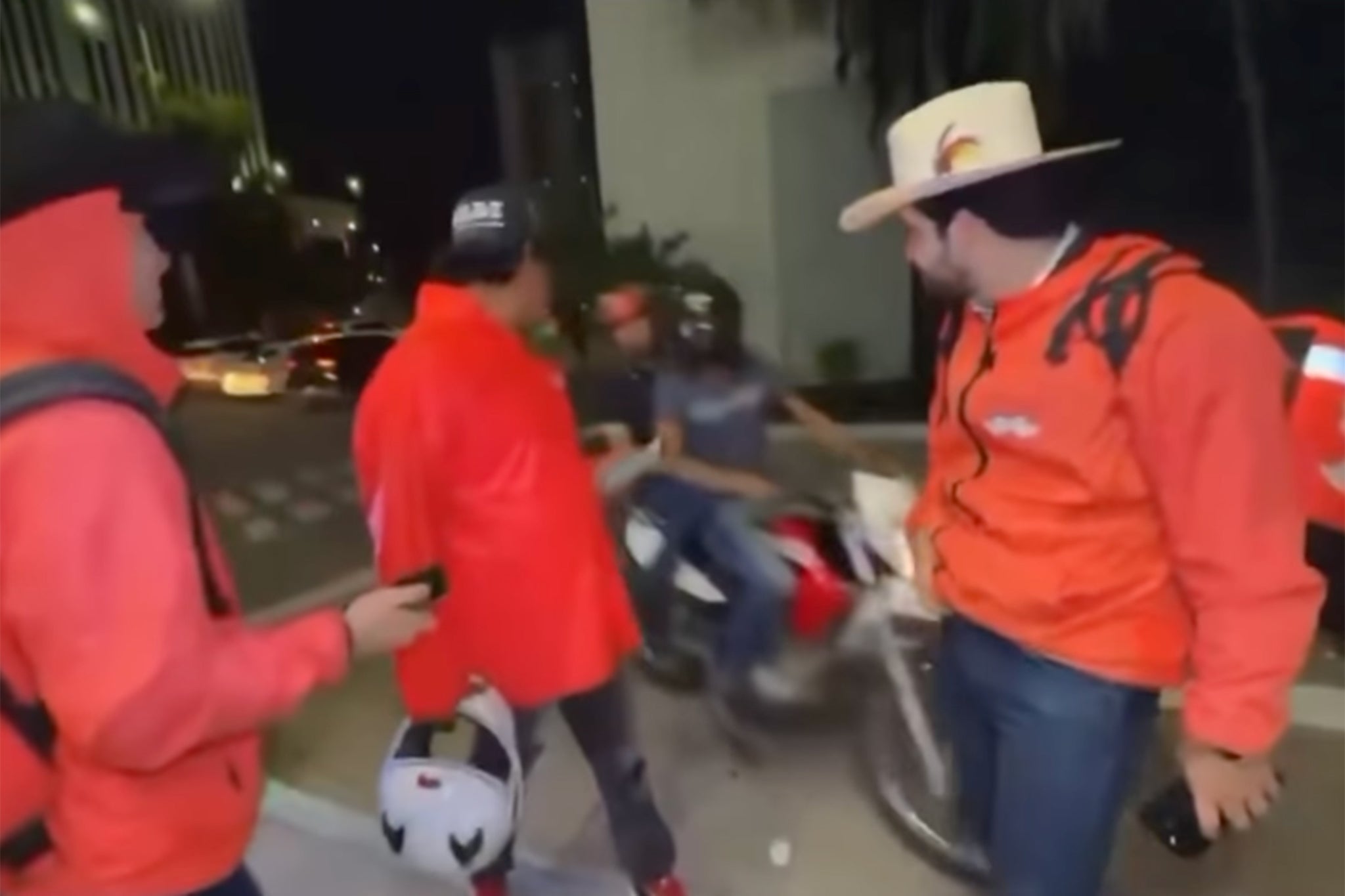 Gastélum (derecha) fue interceptado por dos personas a bordo de una motocicleta antes de ser asesinado a tiros