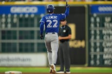 El jonrón decisivo de Ernie Clement en la 10ma impulsa a Toronto a vencer 5-4 a Houston