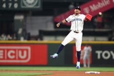 Rodríguez y Emerson pegan jonrones, Woo lanza 7 entradas en blanco y Marineros derrotan 4-2 a Tigres