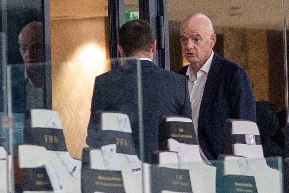 La UEFA mantiene amenaza de boicot al Mundial tras reunión de crisis de Infantino