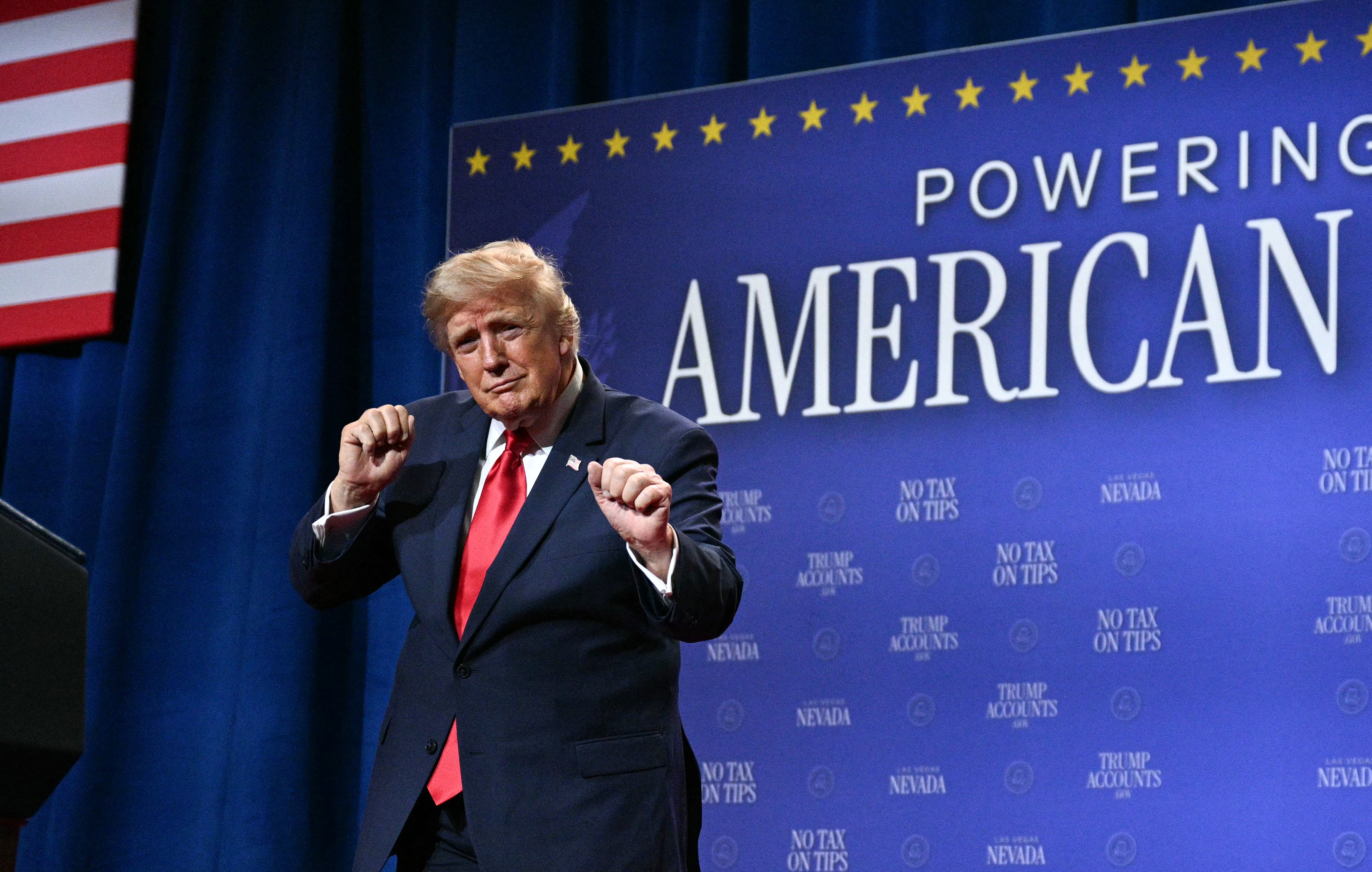 El peinado del presidente Trump durante una aparición en Las Vegas (en la foto) suscitó un debate en Internet