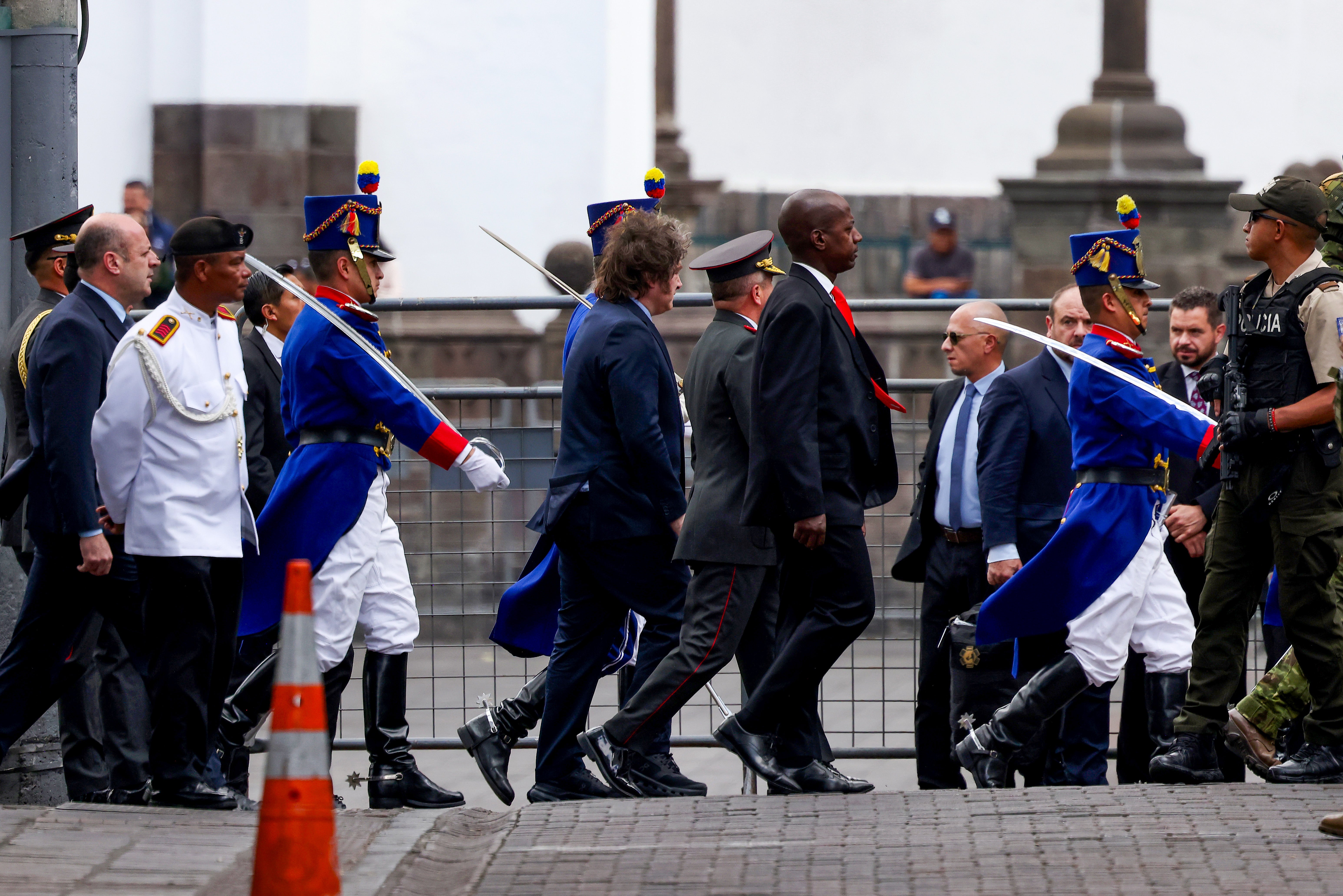 El presidente de Argentina, Javier Milei, llega al Palacio de Carondelet durante una visita oficial el 6 de agosto de 2026 en Quito, Ecuador