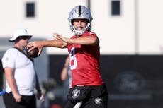 Kirk Cousins y Maxx Crosby tienen un altercado cerca del final de la práctica de los Raiders