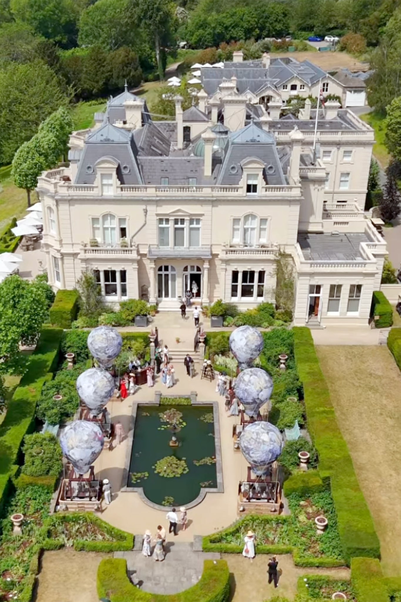 Tom Holland y Zendaya habrían reservado en exclusiva toda la finca para su boda, según diversos reportes