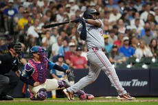 Josh Bell protagoniza remontada de Mellizos, que vencen a Cerveceros por 8-6